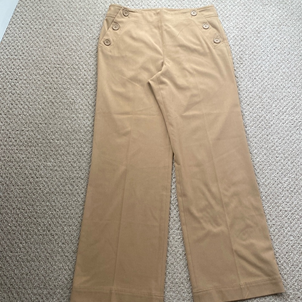 Larry Levine Stretch Pants in Tan. Women’s size 8.